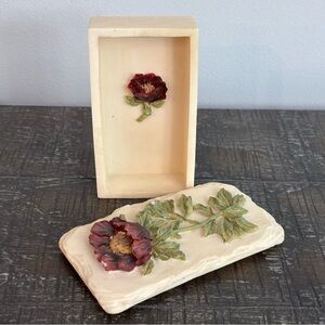 Vintage vanity Trinket Box with lid 3D flower Design